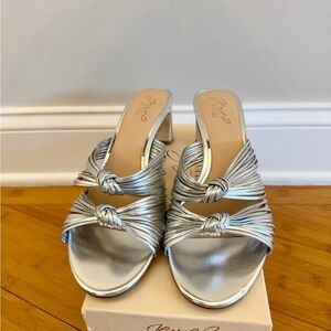Badgley Mischka Silver Knotted Heels